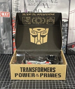 Transformers Generations Selects * RED SWOOP DINOBOT FIGURE * Deluxe Class NEW - Picture 1 of 5