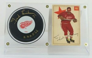 1954-55 PARKHURST HOCKEY #46 Ted Lindsay DETROIT RED WINGS Card SIGNED PUCK COA