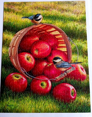 Sunsout Puzzle CESTA DE MANZANAS 1/4 picoteo y un par manzanas pájaros otoño otoño otoño tema Foto 1 de 4