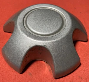 2001-2005 TOYOTA RAV4 Cover WHEEL SILVER CENTER CAP 42603-42060 Hubcap OEM PA66 - Picture 1 of 5