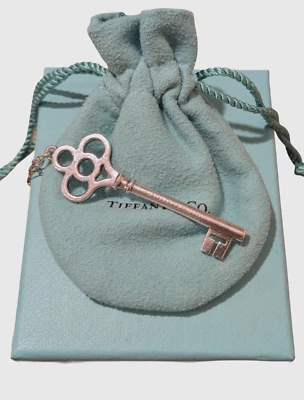 Collar de cadena Tiffany & Co de plata esterlina 925 con llave colgante de 9 pulgadas Foto 1 de 4