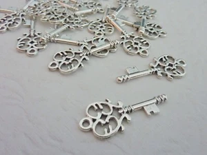 20pcs Heart Silver Key Charms / Pendants 33mm Jewellery Making - Picture 1 of 6