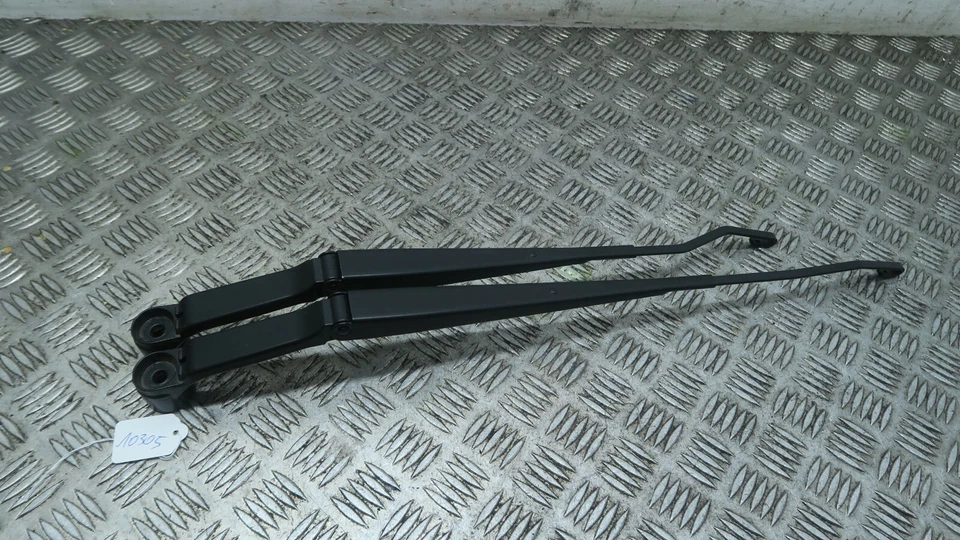 2018 MITSUBISHI MIRAGE 1.2 PETROL MK6 FRONT PAIR OF WIPER ARMS REF10305 - Image 1 of 4