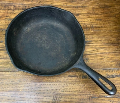 Vintage CAST IRON SKILLET 8" Frying Pan Grill Primitive Metal Cookware Branded - Image 1 of 4