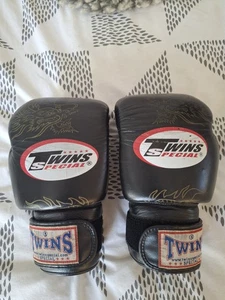 Twins Muay Thai Boxing Gloves 10oz Dragon Design - Picture 1 of 3