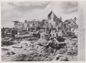 1944 Press Photo WWII U.S. Army Anti-Aircraft Battery Sets its Guns at Leyte - Picture 1 of 2