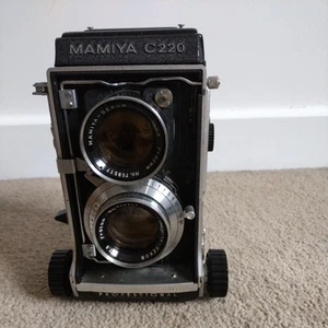 Mamiya C220 Professional Medium Format Twin Lens TLR With Sekor 80mm f2.8 - Picture 1 of 11