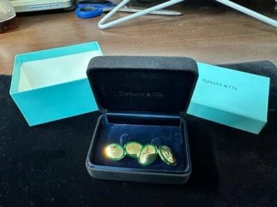 Gemelos ovalados pesados vintage Tiffany & Co oro amarillo de 18 quilates y esmalte verde Foto 1 de 4