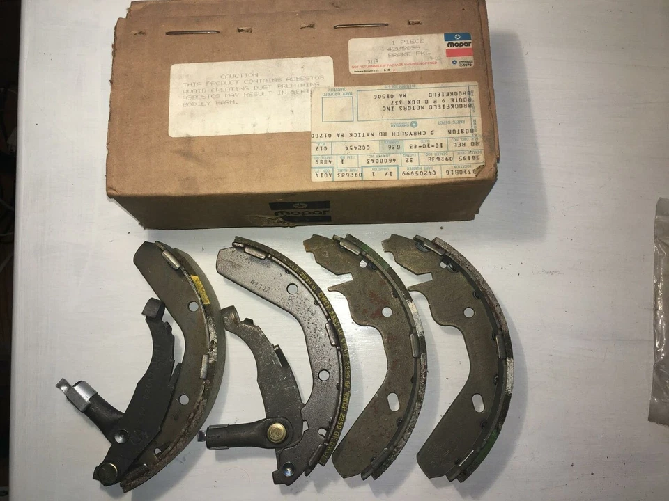 Nuevo de Lote Antiguo Mopar 4205999 Juego Zapatas de Freno 1978-1990 Dodge Omni, Plymouth Horizon - C35 Foto 1 de 3