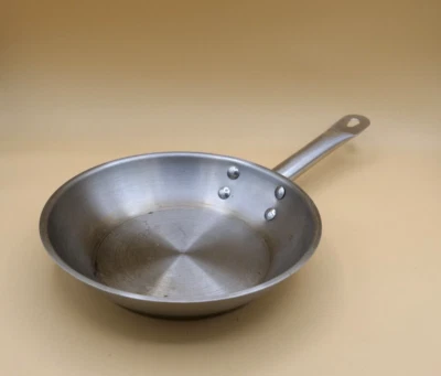 Sartén para freír WINCO de acero inoxidable de 8" Foto 1 de 3