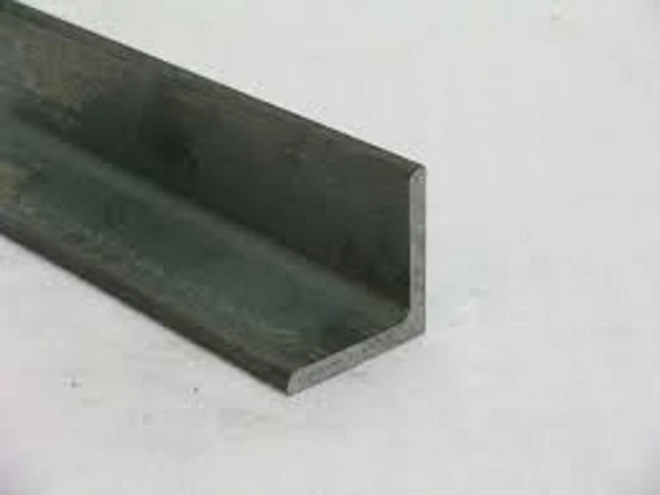 PROFILO BARRA IN FERRO LISCIO ANGOLARE NERO SEZIONE LATI UGUALI MM 15x15x3 - Immagine 1 di 1