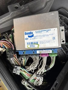 2018 International LT 625 Bendix Brake ABS Control Module 4055091C1 - Picture 1 of 5