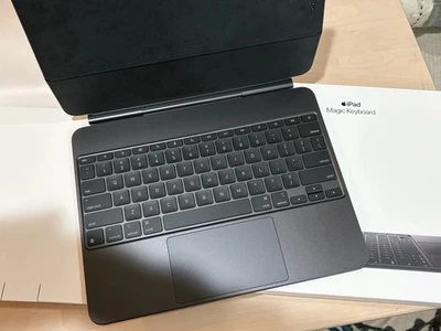 Клавиатура Apple Magic для 13 дюймов iPad Pro — текущее поколение — MWR53LL/A черная — отличное состояние - Изображение 1 из 4