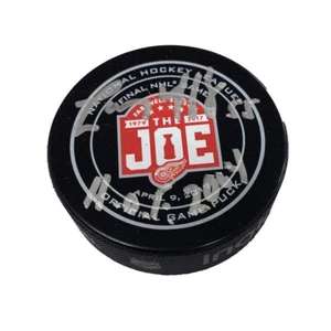 LARRY MURPHY Signed Farwell The Joe Official Game Puck - Picture 1 of 2