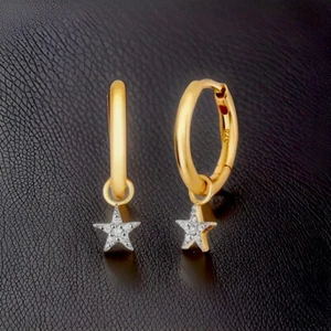 Aretes de diamantes aros en oro amarillo de 9 quilates 0,18 quilates desmontables con encanto de estrella durmientes - Imagen 1 de 5