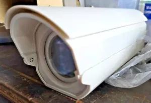 Camera Housing Unit Indoor-Outdoor CCTV Housing 30cm x 11cm Security - Foto 1 di 4