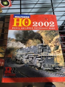 Walthers HO Scale Model Railroad Catalog Reference Manual (2002) - Picture 1 of 10