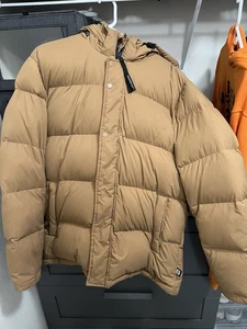 The Super Puff Aritzia TNA Jacket Mens Large Gold Down Puffer 700+ Fill - Picture 1 of 3
