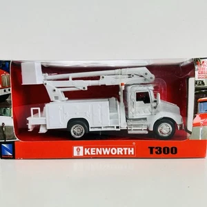 New Ray 1:43 Scale Kenworth T300 Diecast & Plastic Lorry Model - Picture 1 of 2