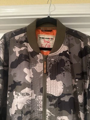 Chaqueta bombardero de camuflaje Triple Five Soul NYC para hombre. Talla grande. Foto 1 de 4