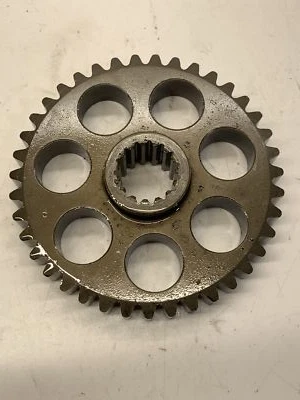 Piñón, 3/4 W, 39 T - Polaris IQ 600 2011 | Negro 55996 Foto 1 de 4