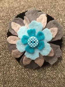 Felt flower brooch in shades of grey and turquoise - Picture 1 of 1