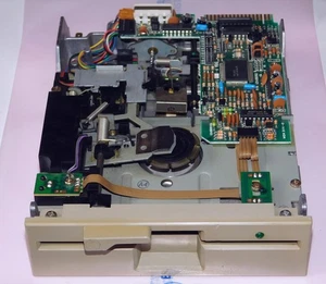 Napęd dyskietek 5,25" 5 1/4 cala HD 1,2MB Mitsubishi MF504C-318MG beżowy 80T - Zdjęcie 1 z 7