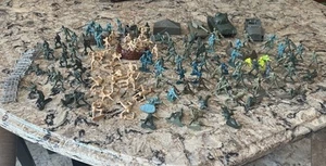 Vintage Mini Toy Soldiers Plastic Miniature 119 Pieces Jeep Cannon - Picture 1 of 13