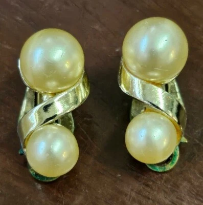 Vintage Marvella clip on earrings . Gold tone metal, faux pearls - Image 1 of 2