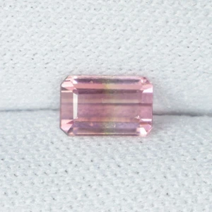0.67Cts Beautiful Luster "Bi Color" Natural Tourmaline Octagon Cut..!!!! - Bild 1 von 2