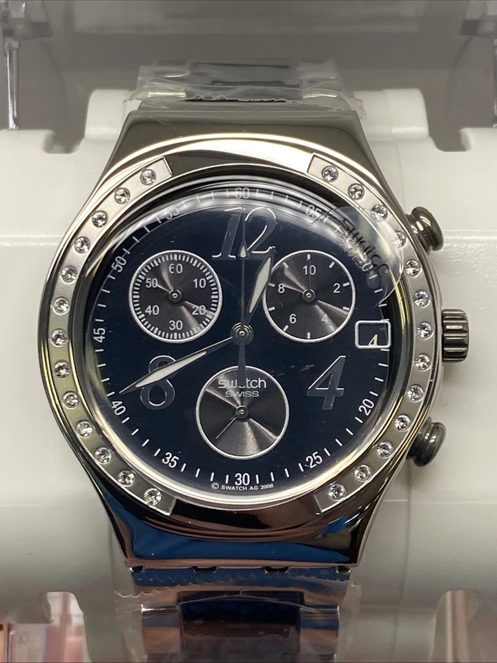 Swatch YCS485G Dreamnight 男式双色钢制手链带黑色模拟表盘 — 第 1/1 张图片