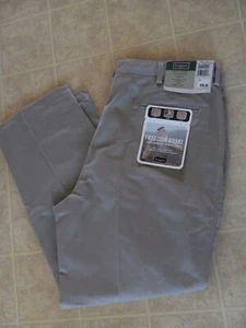 Haggar Freedom Khaki Hose Classic American Fit Gr. 38X29 NEU - Bild 1 von 4