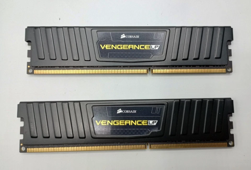 Corsair Vengeance LP CML8GX3M2A1333C9 DDR3-1333 8GB (2x4GB) RAM 9-9-9-24 - Image 1 of 3