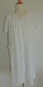 VINTAGE WOMEN'S UNBRANDED WHITE COTTON BLEND 5 BUTTON HOUSE DRESS 40" CHEST - Picture 1 of 4