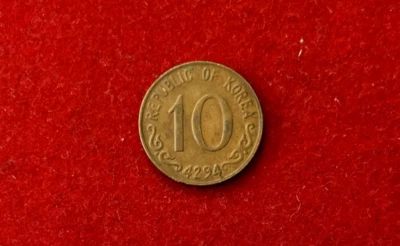 Republic of Korea South Korea KE4294 (1961) 10 Hwan KM#1 T1147 - Image 1 of 2