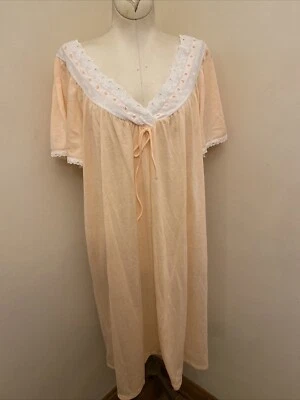 De colección. Camisón Quiet Moments melocotón/encaje blanco talla grande 2X Foto 1 de 4