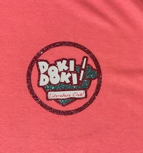 NEU DOKI DOKI Literature Club individuelles Glitzer Logo T-Shirt pink Größen S M L XL - Bild 1 von 5