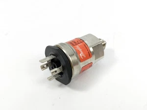Danfoss MBS 3000 060G1105 Pressure Transmitter, 0-40 Bar, 4-20 mA - Picture 1 of 5