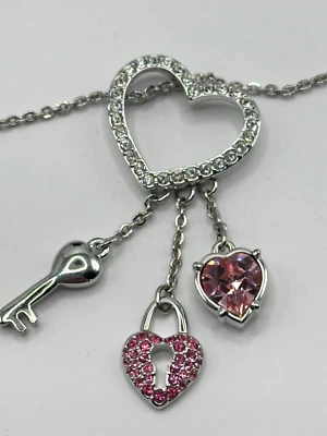 COLLAR CADENA SWAROVSKI RODIO ROSA ESTRÁS CORAZÓN CERRADURA Y LLAVE COLGANTE Foto 1 de 4