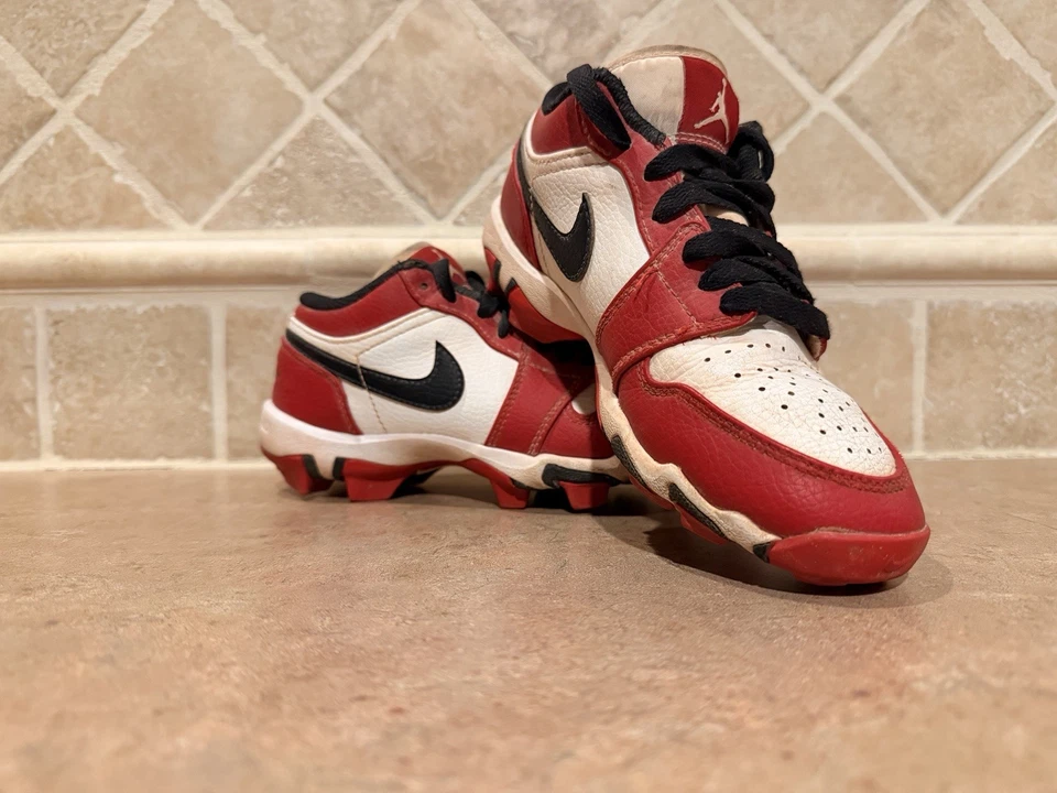 Jordan 1 Kids 棒球鞋 红色/白色/黑色 2Y 码 — 第 1/1 张图片