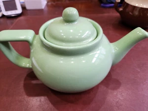 Vintage Green Tea Pot from the early 1950's - Picture 1 of 2