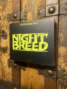 Juego de prendedores esmaltados Nightbreed guapas grito grito sellado de fábrica - Imagen 1 de 2