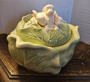 Molde holandés con forma de col verde vintage plato cubierto de cerámica conejitos en tapa - Imagen 1 de 7