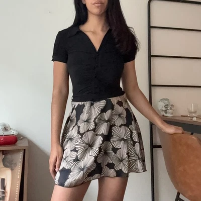 XOXO Colección Vestido Negro Cuello Acanalado Manga Corta Falda Floral Talla S Foto 1 de 4