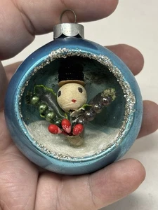 VINTAGE WEIHNACHTSSCHMUCK 3-D EINZUG DIORAMA FLASCHENBÜRSTE SCHNEEMANN - Bild 1 von 7