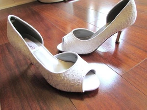 DYEABLES ~ New! 9 ~ White Lace & Pearl SOPHIE Embellished Bridal Wedding Shoes - Picture 1 of 8