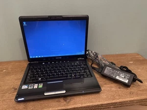 *Mint+Working* TOSHIBA SATELLITE U400-22N 13.3" LAPTOP CORE2 DUO 4GB WEBCAM - Picture 1 of 14