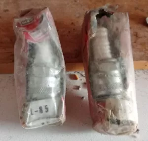 Champion L-85 spark plug x2pcs - Picture 1 of 1