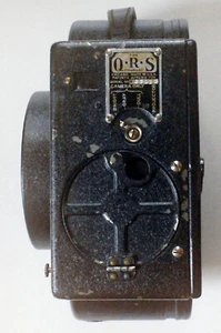 QRS MODEL B 16mm Motion Picture Cine Camera DEVRY with box and keys as pictured - Picture 1 of 8