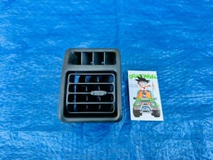 92-95 Geo Tracker, Suzuki Sidekick Dash ventilación lateral izquierda OEM - Imagen 1 de 6